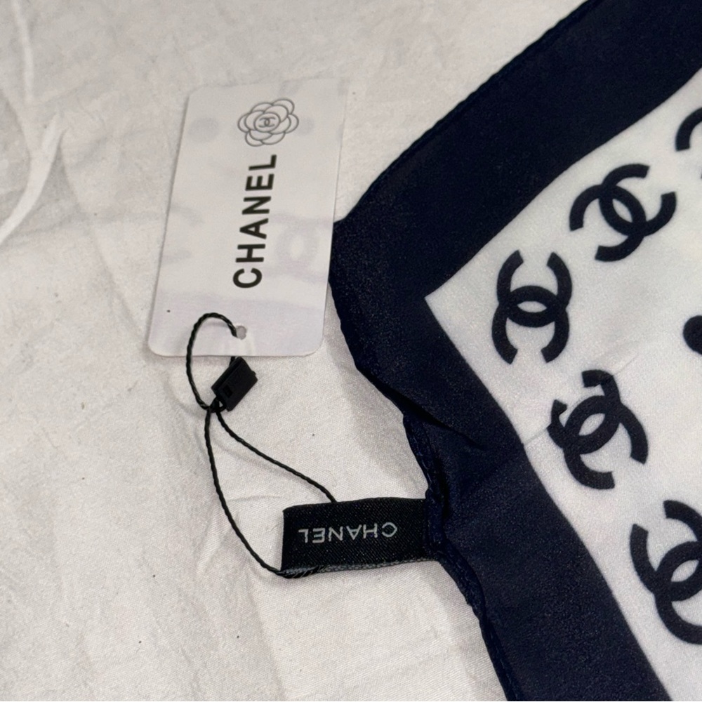Chanel silk scarf shawl - Picture 3 of 7